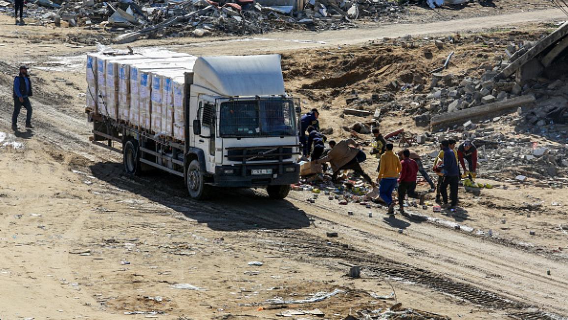 انخفاض كبير بعدد شاحنات المساعدات التي دخلت غزة الجمعة