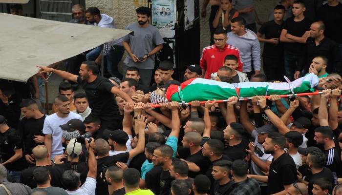 دعوات لتصعيد المقاومة.. جماهير حاشدة تشيّع الشهيد حشاش بمخيم بلاطة