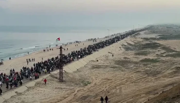 مشهد تاريخي.. بدء عودة مئات آلاف النازحين إلى شمال وادي غزة