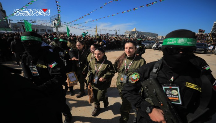 حماس تسلم قائمة بالأسرى الصهاينة المقرر الإفراج عنهم الخميس