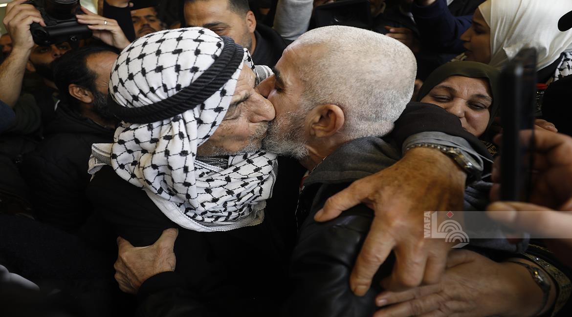 الأسرى المحررون: تعرضنا للتعذيب والتنكيل في سجون الاحتلال