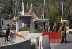 الاحتلال يقتحم قرية مردا في سلفيت ويغلق حاجز الحمرا بالأغوار