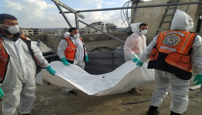 انتشال 25 شهيداً من تحت أنقاض المنازل بغزة