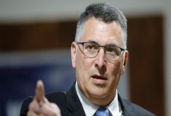 مؤسسة هند رجب تطالب الجنائية الدولية بمذكرة اعتقال لوزير خارجية الاحتلال