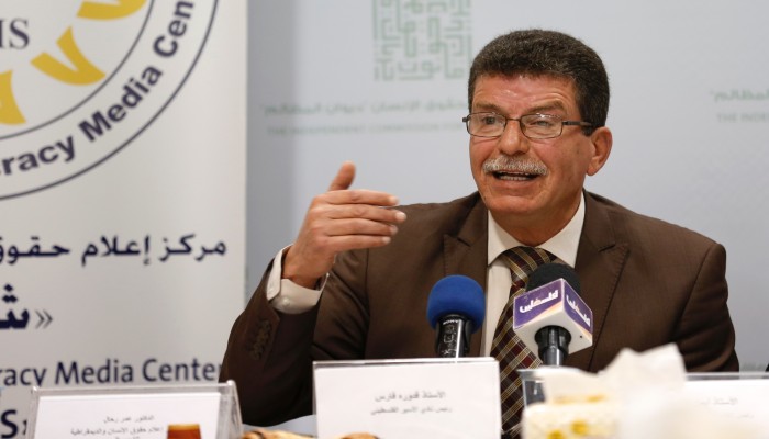 عباس يقيل رئيس هيئة الأسرى بعد رفضه وقف رواتب المعتقلين والشهداء