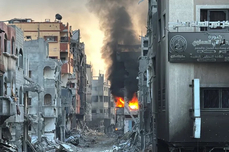 حرائق برفح جراء قصف الاحتلال منازل المدنيين