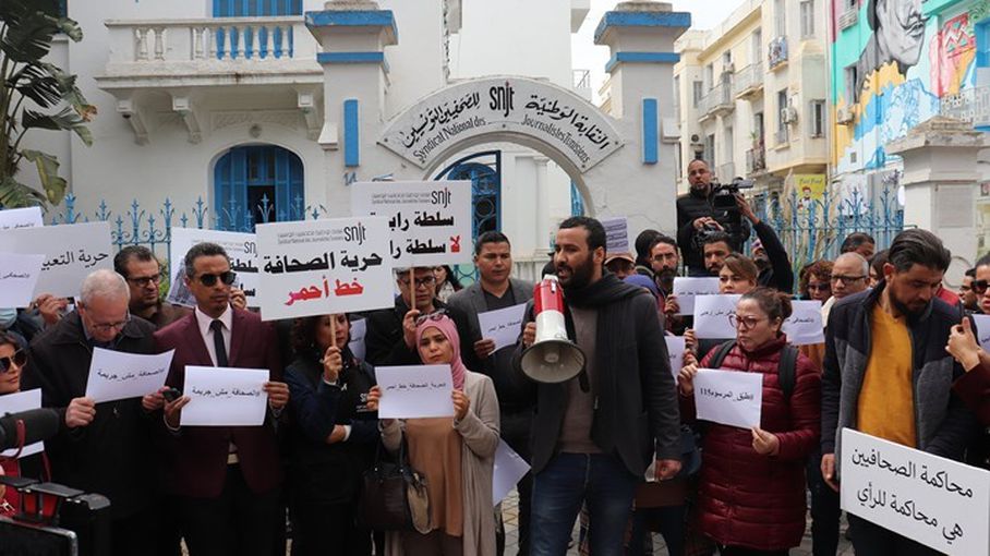 نقابة الصحفيين بتونس تدعو للإضراب العام بسبب تردي الأوضاع وغياب الحرية