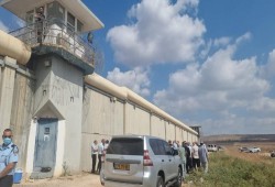 الأسرى الفلسطينيون في سجن جلبوع الصهيوني يعانون البرد الشديد والتجويع