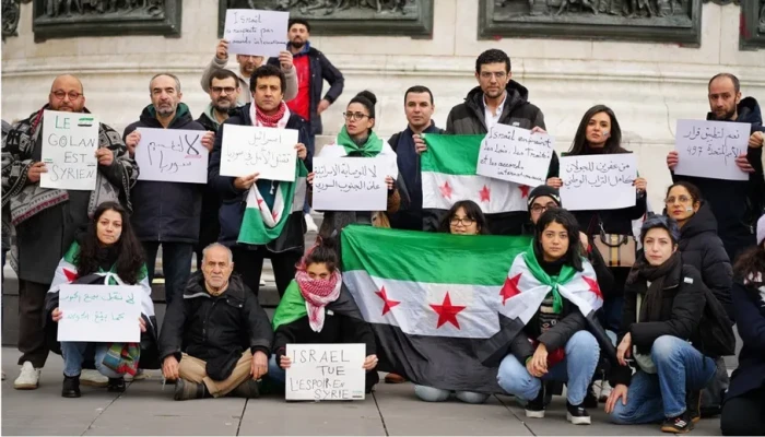 وقفة احتجاجية في باريس تندد باعتداءات الاحتلال الصهيوني على سورية
