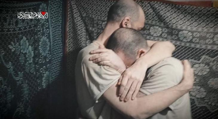 القسام تنشر فيديو لأسير صهيوني يطلب من نتنياهو إتمام اتفاق غزة