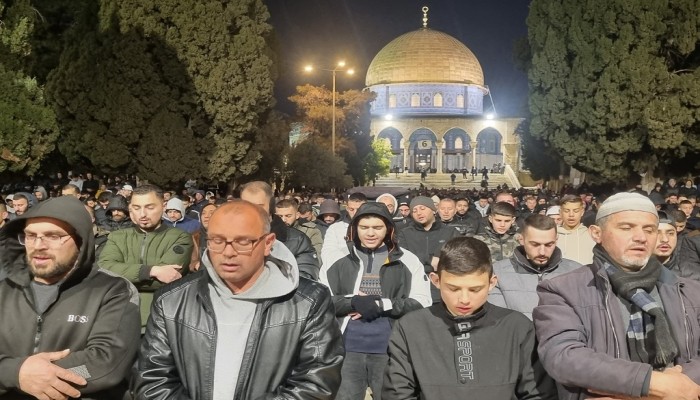 70 ألفا يؤدون صلاتي العشاء والتراويح في رحاب الأقصى
