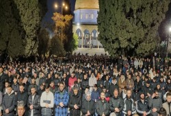 75 ألفا يؤدون صلاتي العشاء والتراويح في رحاب المسجد الأقصى