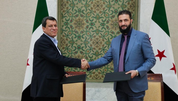 اتفاق تاريخي بين الشرع وعبدي على دمج "قسد" في الدولة السورية