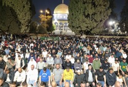 90 ألفا يؤدون صلاتي العشاء والتراويح في المسجد الأقصى
