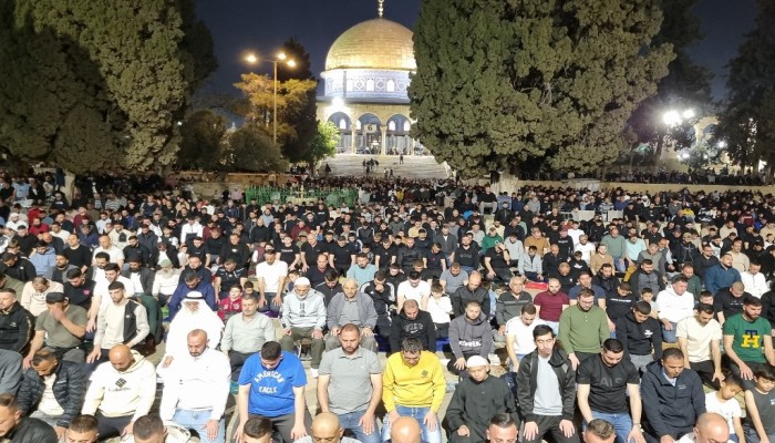 90 ألفا يؤدون صلاتي العشاء والتراويح في المسجد الأقصى