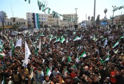 احتفالات حاشدة بذكرى الثورة السورية.. مروحيات الجيش تلقي الورود