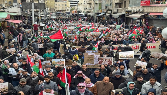 مسيرة حاشدة في الأردن تطالب الجيوش العربية بنصرة غزة والدفاع عن الأقصى