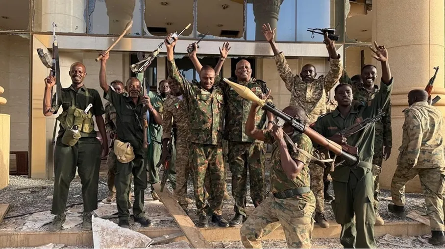 الجيش السوداني يستعيد البنك المركزي ومقر المخابرات من الميلشيا في الخرطوم