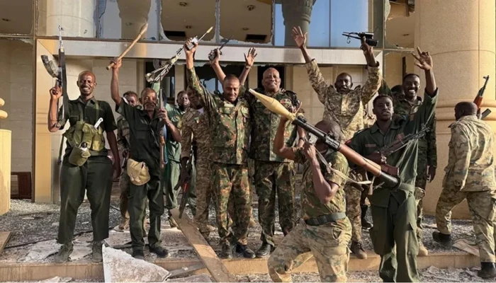 الجيش السوداني يستعيد البنك المركزي ومقر المخابرات من الميلشيا في الخرطوم