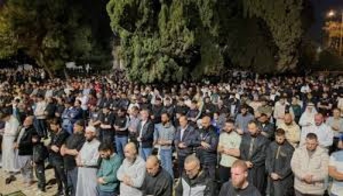 70 ألفا يؤدون صلاتي العشاء والتراويح بالمسجد الأقصى