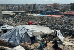 الأونروا تحذر من مخاطر صحية مع تراكم النفايات في غزة