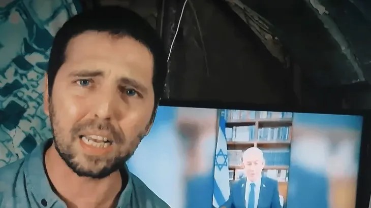 أسير صهيوني في فيديو نشرته القسام: لا أحد يمكنه إخراجنا بالقوة