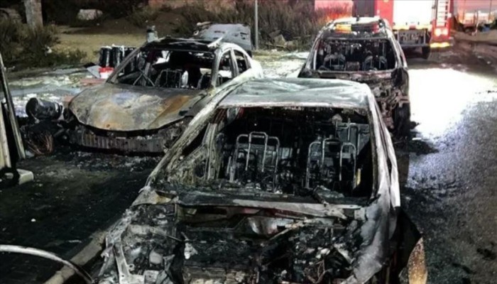 300 مستوطن صهيوني يهاجمون قرية دوما ويصيبون فلسطينيين بالرصاص