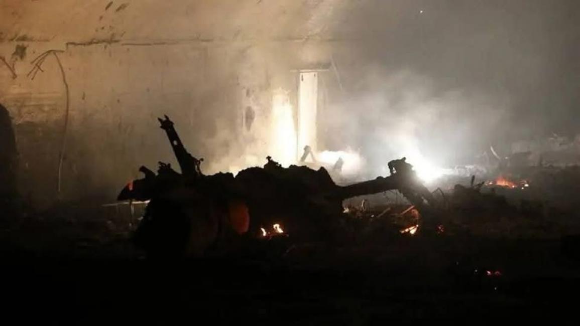 طيران العدو الصهيوني يدمر مطار حماة العسكري