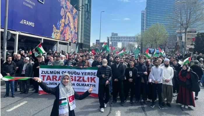 مظاهرة حاشدة أمام قنصلية الاحتلال بإسطنبول رفضا للإبادة في غزة