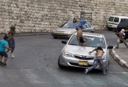 مستوطن صهيوني يدعس طفلًا بنابلس