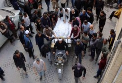 استشهاد فلسطيني وطفلة بقصف صهيوني جنوب قطاع غزة