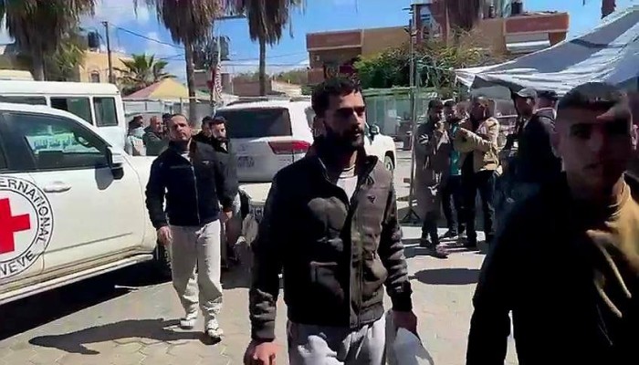 10 أسرى من غزة يغادرون سجون الاحتلال بحالة صحية سيئة