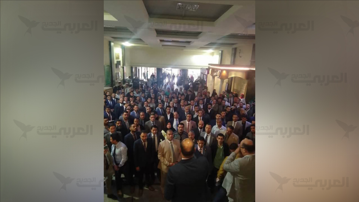 آلاف المحامين يشاركون في وقفات احتجاجية ضد الرسوم الجديدة