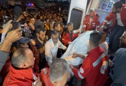 قوات الاحتلال تعتدي على طاقم إسعاف فلسطيني في نابلس