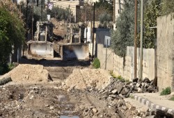 جيش الاحتلال يواصل تدمير مخيم جنين ويشق 15 شارعاً