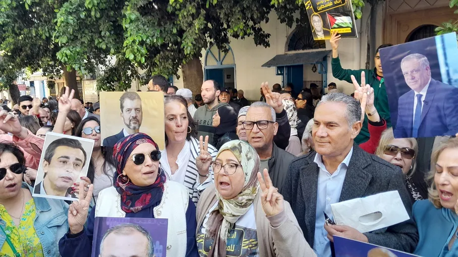 العفو الدولية تطالب تونس بإلغاء أحكام قضية التآمر وتعتبرها تصفية سياسية