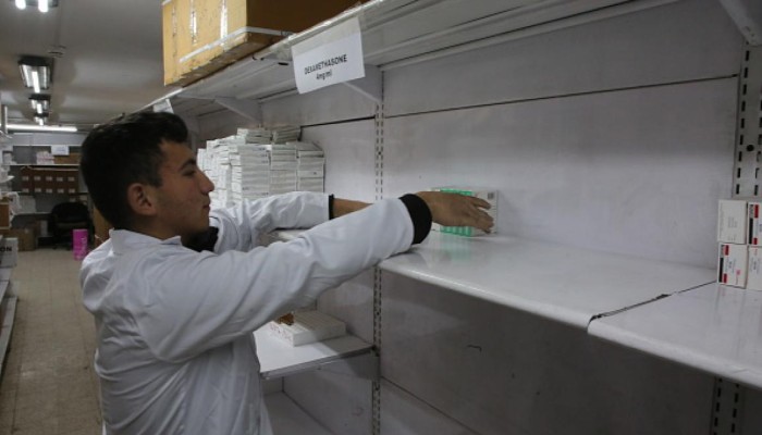نفاد الدواء بغزة يُنذر بموت آلاف المرضى