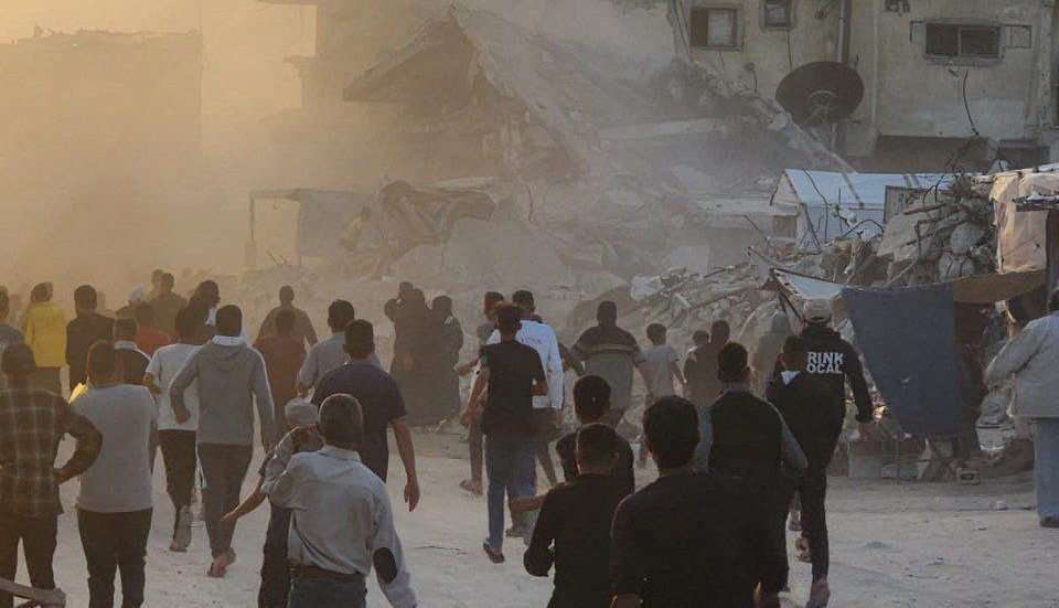 4شهداء وإصابة بقصف صهيوني شرق خانيونس