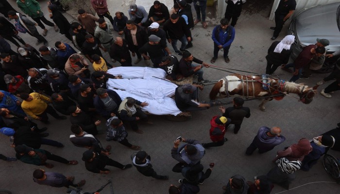 8 شهداء باستهداف الاحتلال منزلًا لعائلة الأغا في خانيونس