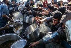 الصليب الأحمر: وسائل الحياة على وشك الانهيار التام في غزة