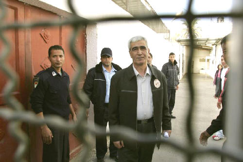 الجبهة الشعبية:  الاحتلال يتحمل المسئولية عن حياة الأسير القائد أحمد سعدات