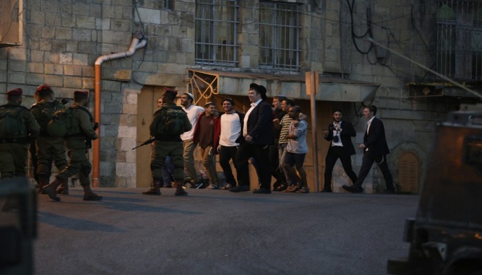 مستوطنون صهاينة يهاجمون منازل فلسطينيين جنوب الخليل