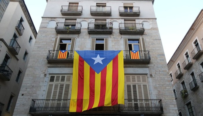 كتالونيا تغلق ممثليتها ومكتبها التجاري لدى الاحتلال احتجاجًا على حرب غزة