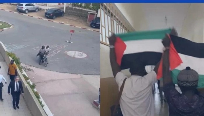 طلاب السنغال يطردون سفير الاحتلال خارج الجامعة