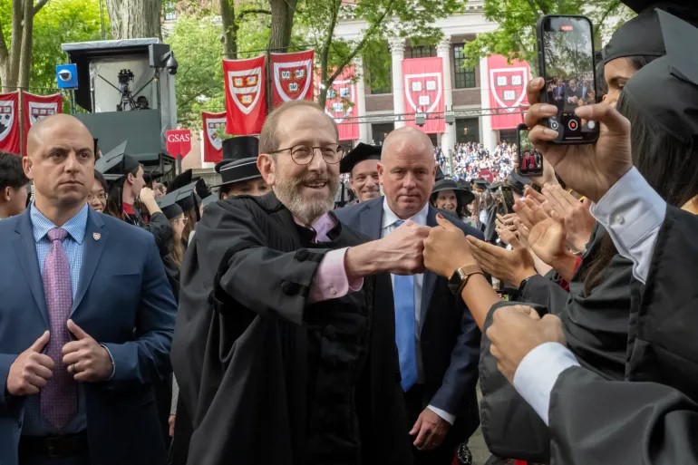 جامعة هارفارد تدعو لإنهاء حرب الإبادة في غزة