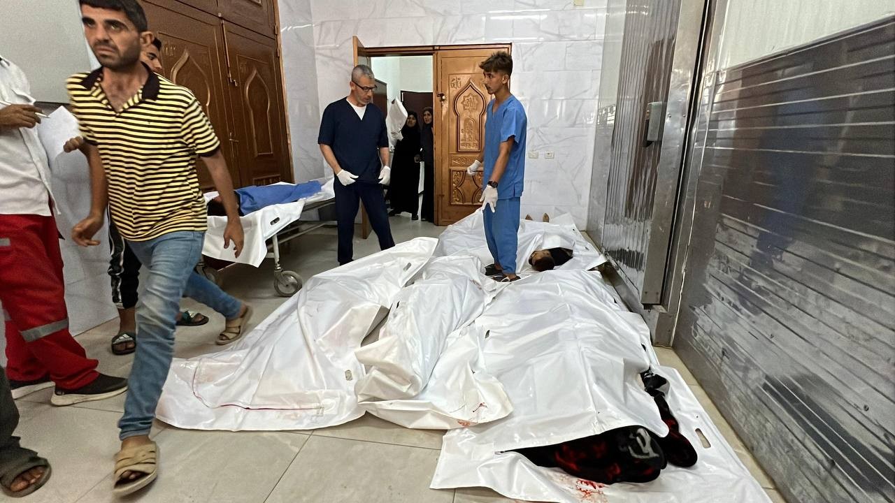 14 شهيداً في قصف خيمة تؤوي نازحين بخانيونس