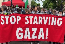 مظاهرة حمراء في لندن تطالب بوقف الإبادة وحظر تسليح الاحتلال