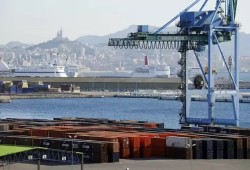 عمال ميناء فرنسي يوقفون شحنة أسلحة لجيش الاحتلال