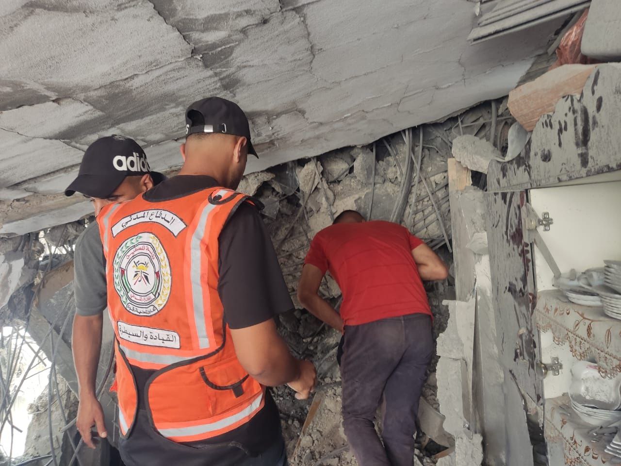 استشهاد ملازم بالدفاع المدنى قي غزة بقصف صهيوني