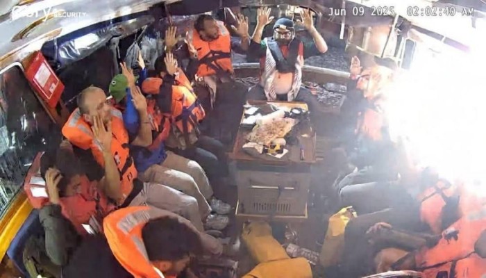 جيش الاحتلال يقرصن السفينة مادلين ويختطف المتضامنين عليها